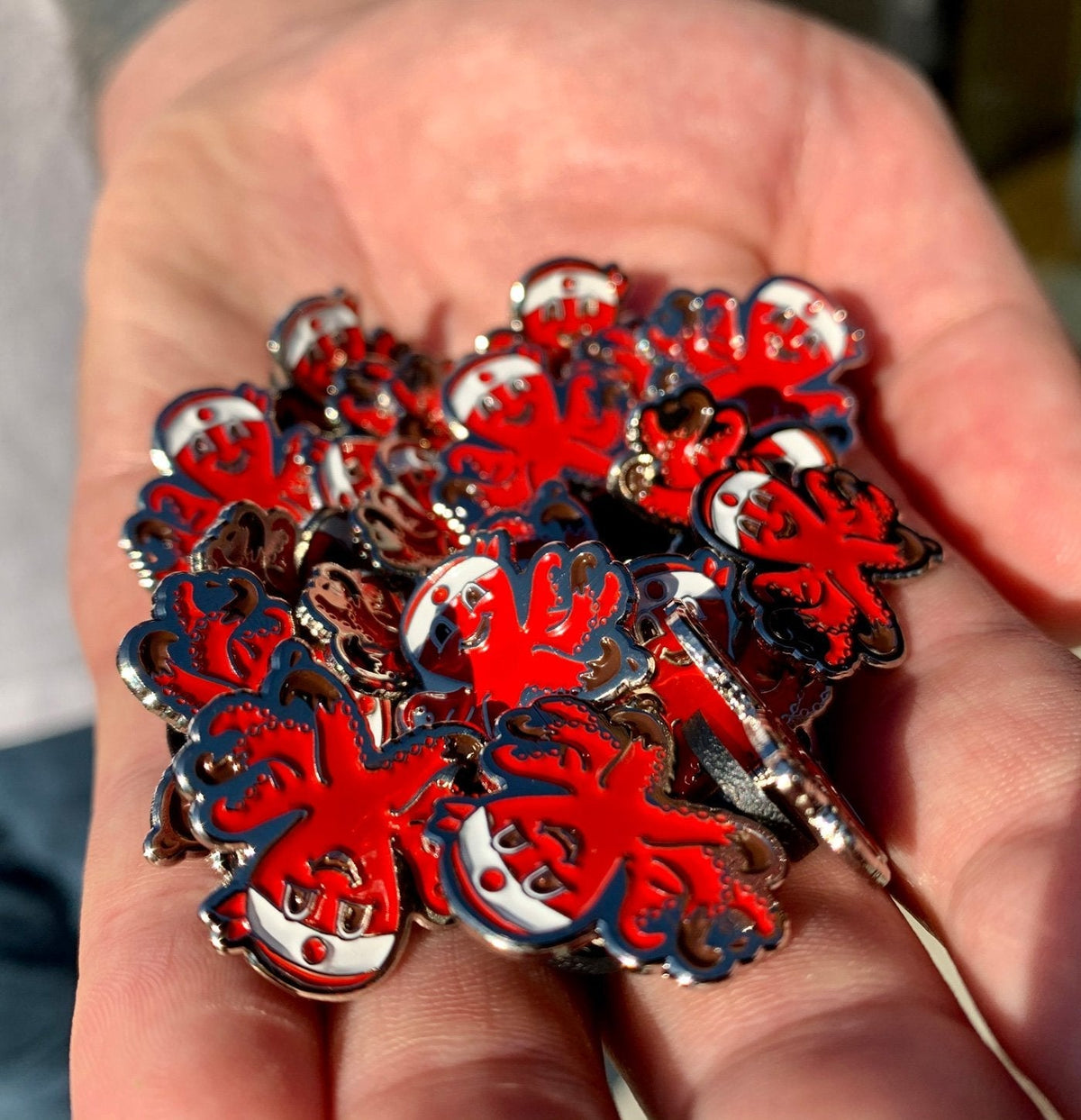 Red Octo Pin Z0